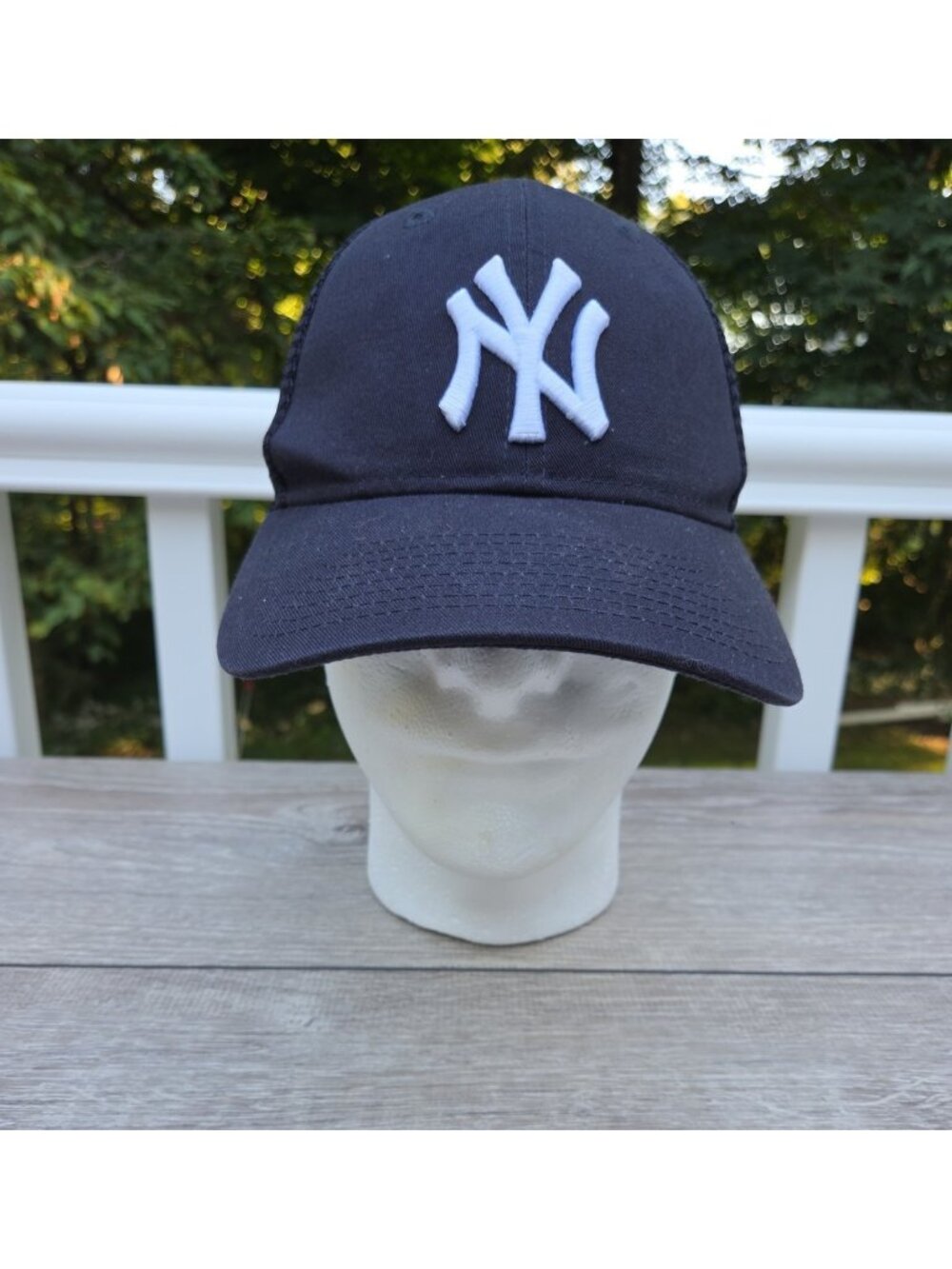 New Era New York Yankees 9FORTY Adjustable Mesh Trucker Baseball Cap Navy Blue